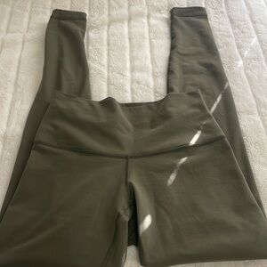 Lululemon Wunder Under Pant Full-On Luon (Roll Down)
Fatigue Green